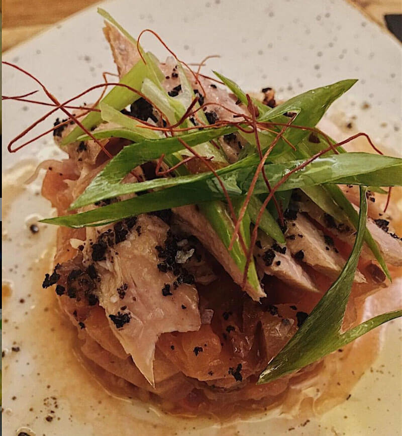 Ensalada de ventresca en restaurante en Malasaña cerca de Gran Vía