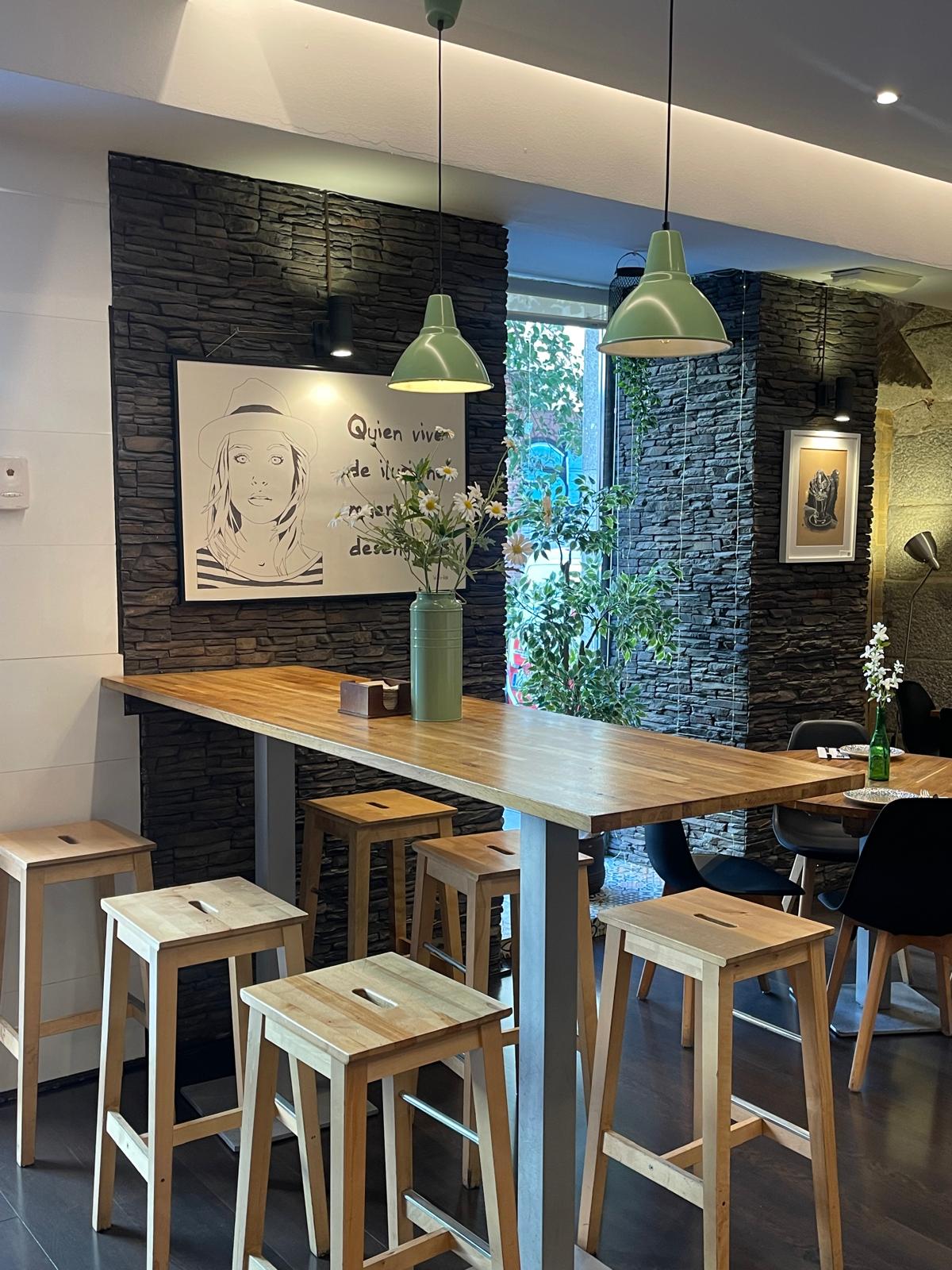 Ambiente del restaurante Desengaño 13 en Madrid centro, ideal para reuniones de negocios y almuerzos de trabajo cerca de Gran Vía